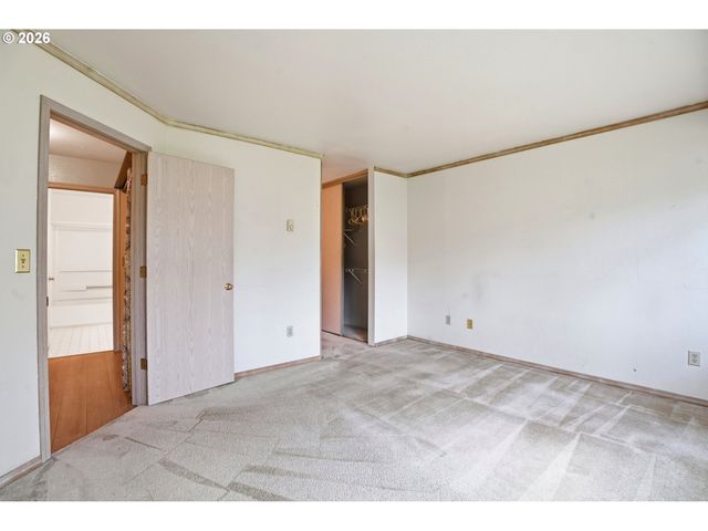 5059 FOOTHILLS Dr E, Lake Oswego, OR 97034