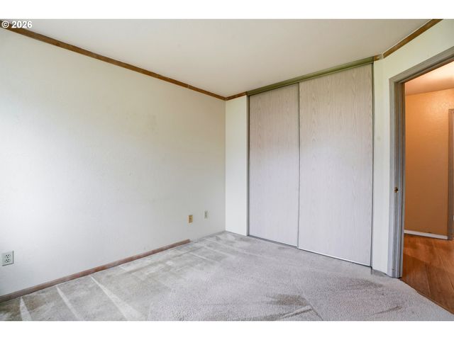 5059 FOOTHILLS Dr E, Lake Oswego, OR 97034