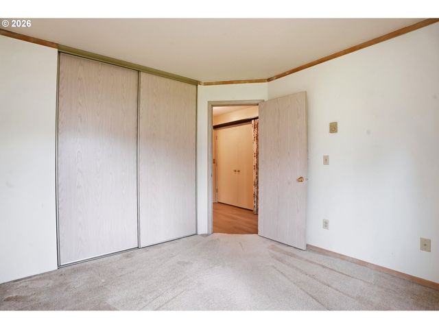 5059 FOOTHILLS Dr E, Lake Oswego, OR 97034