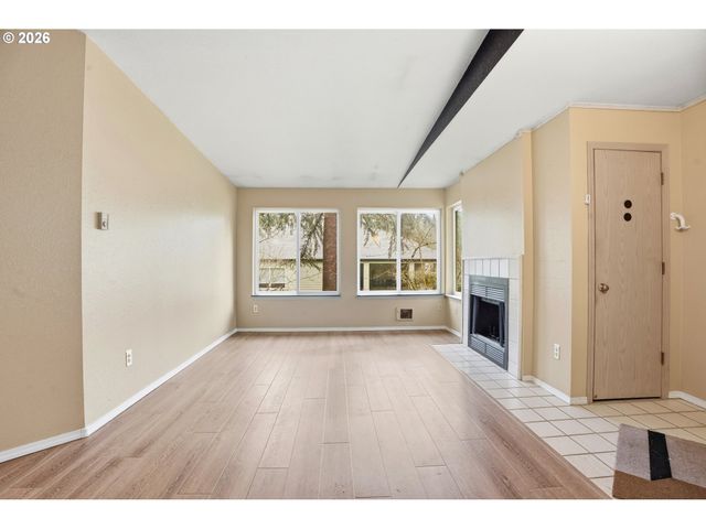 5059 FOOTHILLS Dr E, Lake Oswego, OR 97034