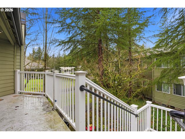 5059 FOOTHILLS Dr E, Lake Oswego, OR 97034