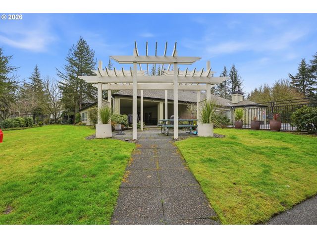 5059 FOOTHILLS Dr E, Lake Oswego, OR 97034