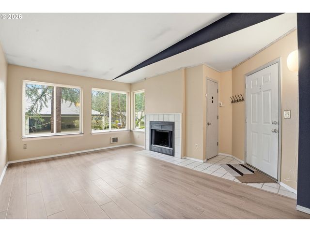 5059 FOOTHILLS Dr E, Lake Oswego, OR 97034