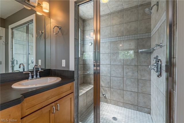 2135 W 6th Street, Cleveland, OH 44113