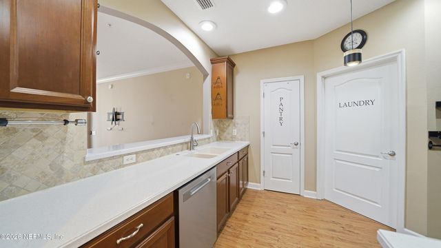 4480 DEERWOOD LAKE Parkway 236, Jacksonville, FL 32216