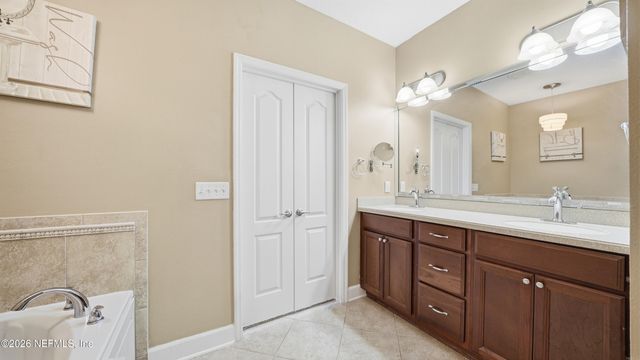 4480 DEERWOOD LAKE Parkway 236, Jacksonville, FL 32216