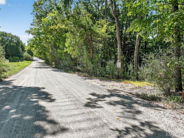 29129 Pinnacle Lake Road, New Florence, MO 63363