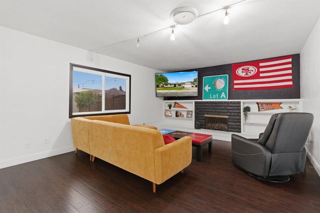 1701 Maywood Ave, Manteca, CA 95336