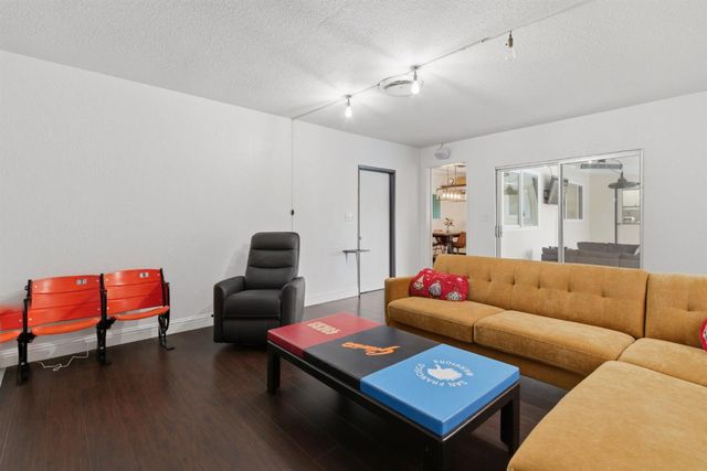 1701 Maywood Ave, Manteca, CA 95336