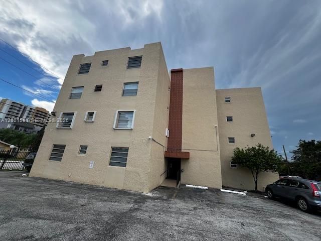 677 SW 9th Ave 205, Miami, FL 33130