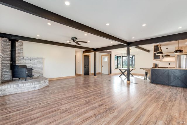 985 Gumview Rd, Windsor, CA 95492