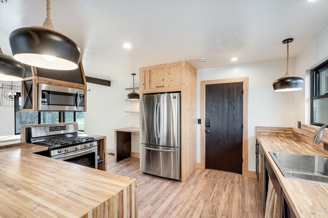 985 Gumview Rd, Windsor, CA 95492