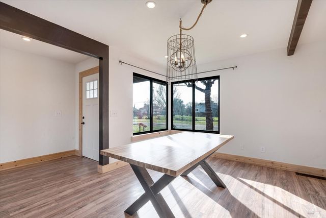 985 Gumview Rd, Windsor, CA 95492