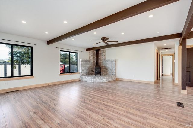 985 Gumview Rd, Windsor, CA 95492