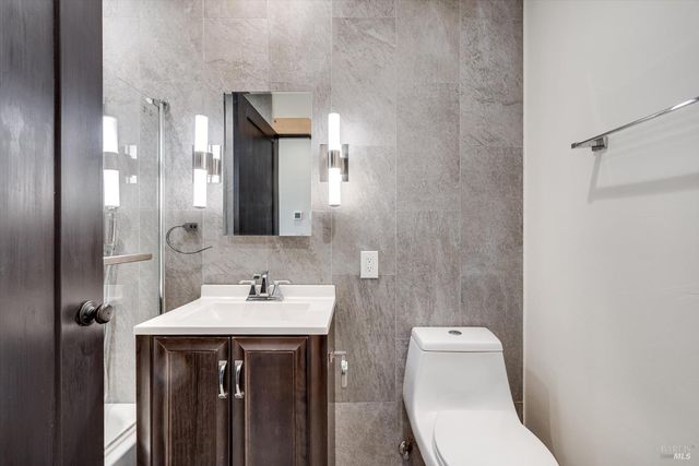 985 Gumview Rd, Windsor, CA 95492