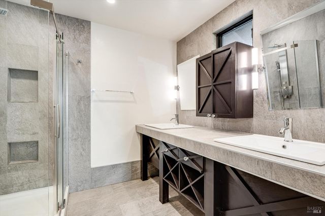 985 Gumview Rd, Windsor, CA 95492