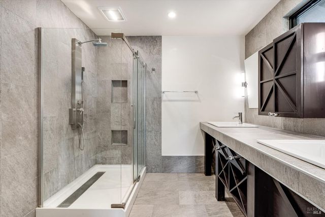 985 Gumview Rd, Windsor, CA 95492