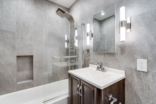 985 Gumview Rd, Windsor, CA 95492