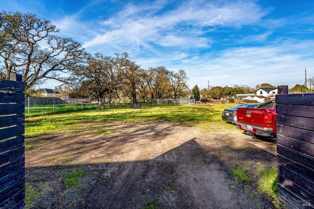 985 Gumview Rd, Windsor, CA 95492