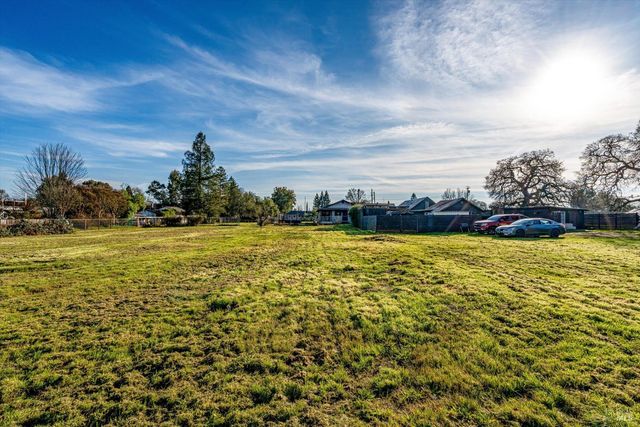 985 Gumview Rd, Windsor, CA 95492