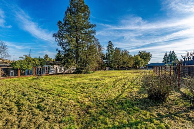 985 Gumview Rd, Windsor, CA 95492