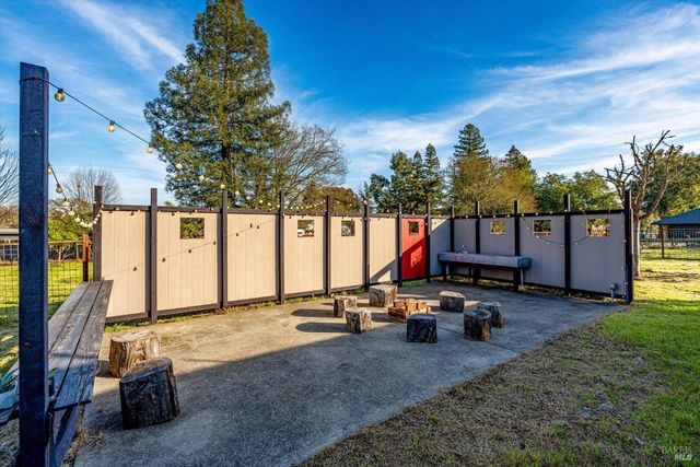 985 Gumview Rd, Windsor, CA 95492