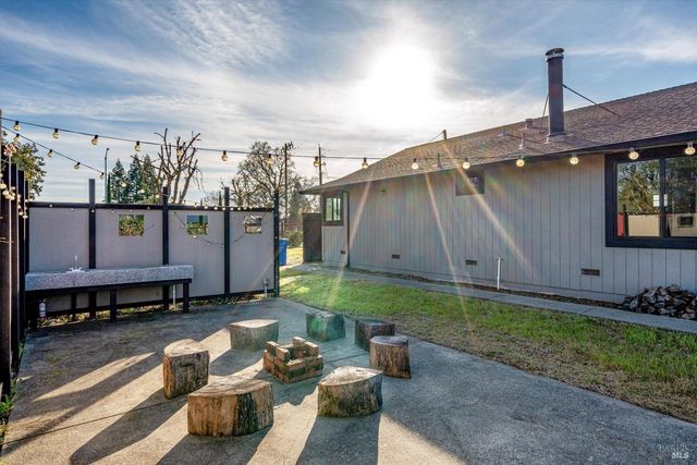 985 Gumview Rd, Windsor, CA 95492