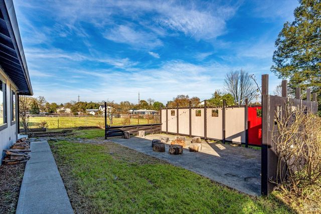 985 Gumview Rd, Windsor, CA 95492