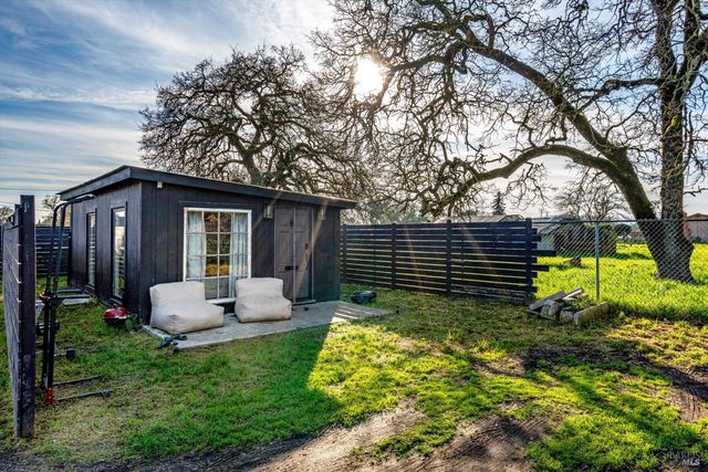 985 Gumview Rd, Windsor, CA 95492