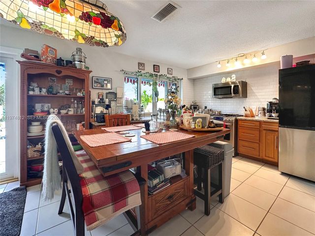 11501 NW 41st St, Sunrise, FL 33323