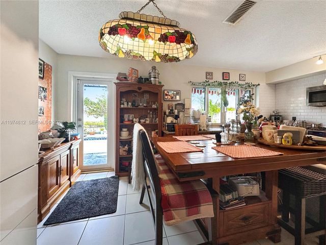 11501 NW 41st St, Sunrise, FL 33323