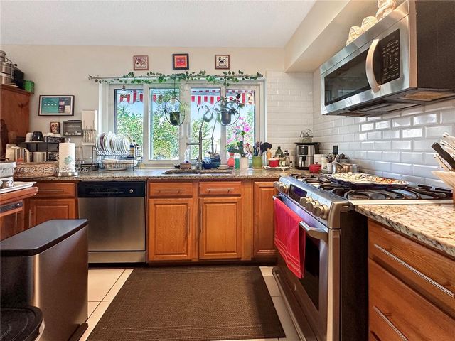 11501 NW 41st St, Sunrise, FL 33323