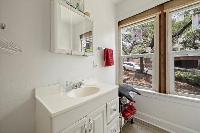 201 W 31st ST A, Austin, TX 78705