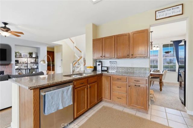 903 W Sandstone Court, Hanford, CA 93230