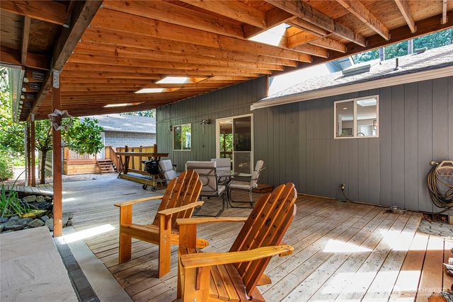 708 3rd Street W, Rainier, WA 98576