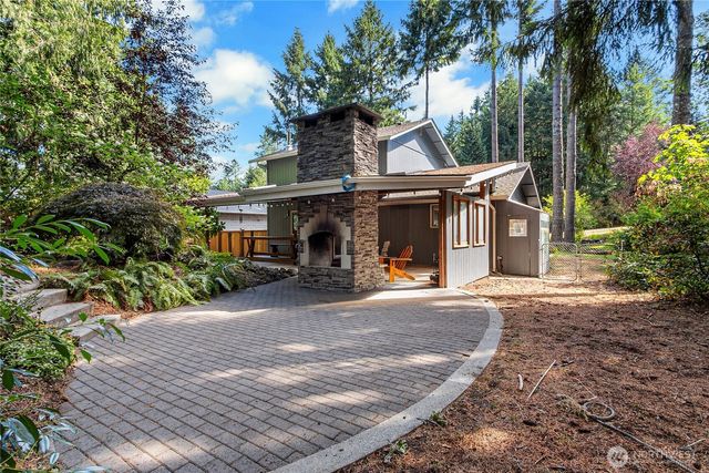 708 3rd Street W, Rainier, WA 98576