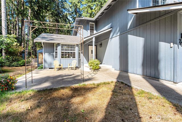 708 3rd Street W, Rainier, WA 98576