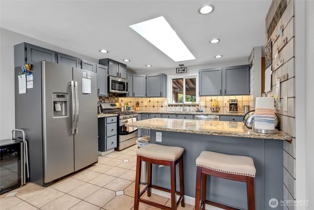 708 3rd Street W, Rainier, WA 98576