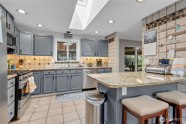 708 3rd Street W, Rainier, WA 98576
