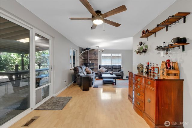 708 3rd Street W, Rainier, WA 98576