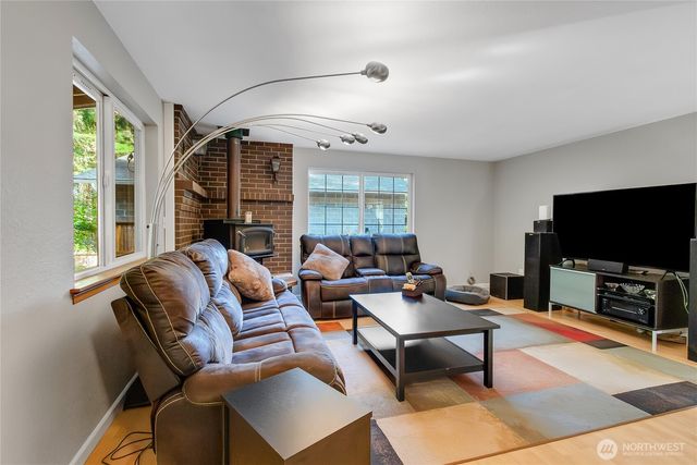 708 3rd Street W, Rainier, WA 98576