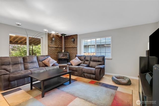 708 3rd Street W, Rainier, WA 98576