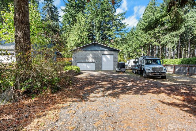 708 3rd Street W, Rainier, WA 98576