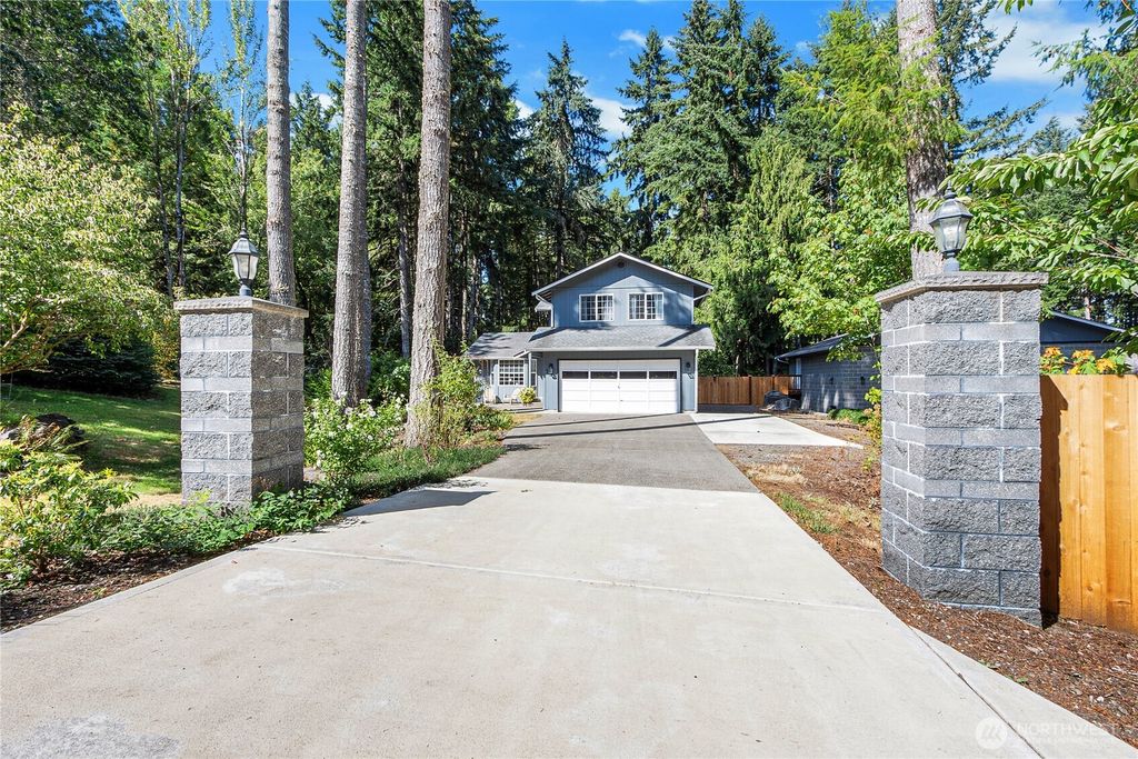 708 3rd Street W, Rainier, WA 98576