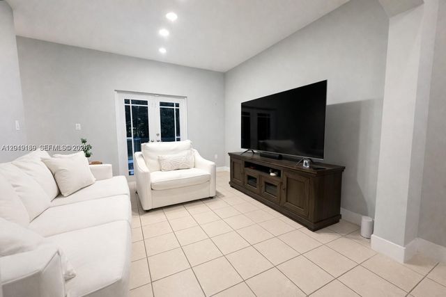 4124 NE 30th St, Homestead, FL 33033
