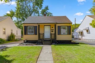 19130 Woodcrest Street, Harper Woods City, MI 48225