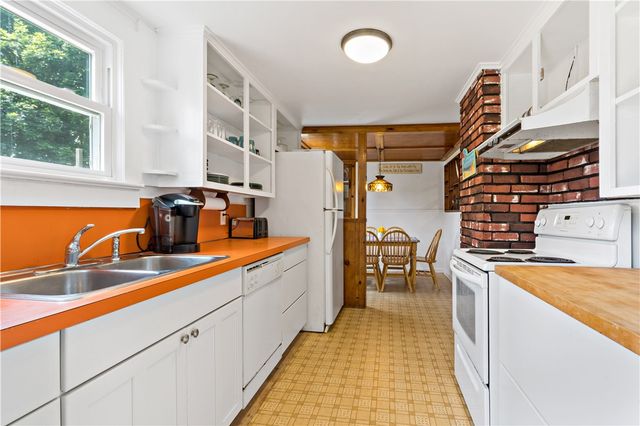 39 Salt Pond Way, Westerly, RI 02891