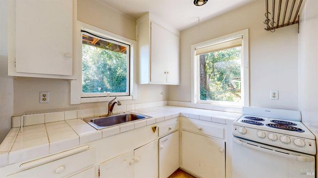 295 Scenic Rd, Fairfax, CA 94930