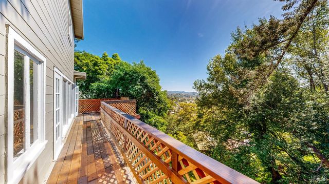 295 Scenic Rd, Fairfax, CA 94930