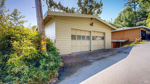295 Scenic Rd, Fairfax, CA 94930